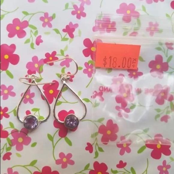 💥5/$25💥Sterling silver earrings - Picture 1 of 1